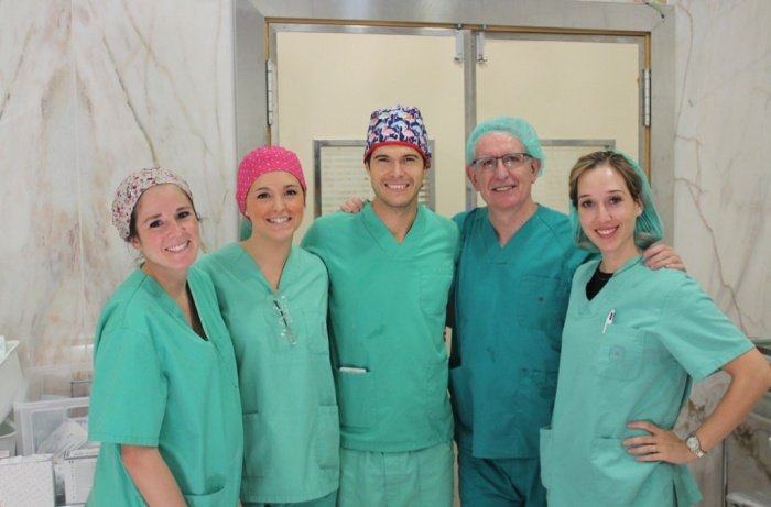 El Dr Borrell participa en una cirugía de cambio de sexo pionera en la comunidad Valenciana